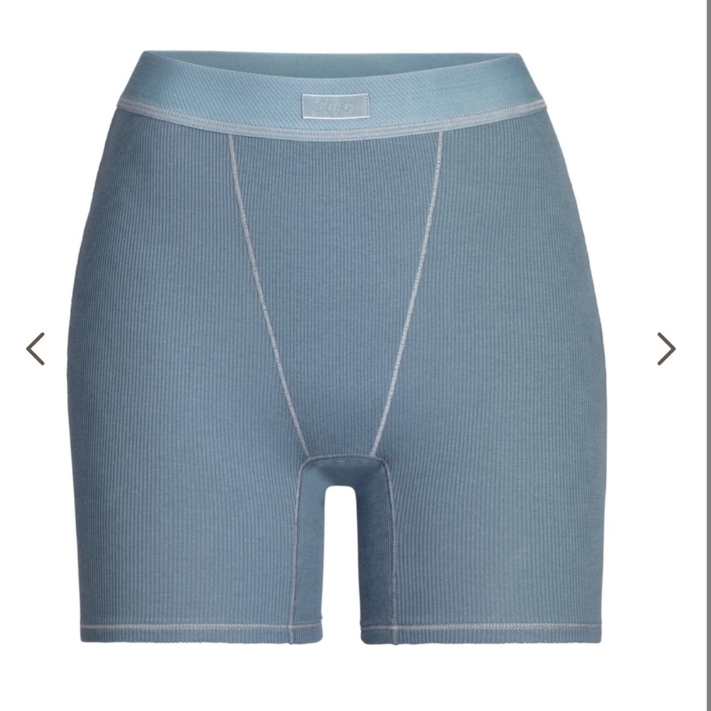 Skims Bra and Shorts color KYANITE size Med